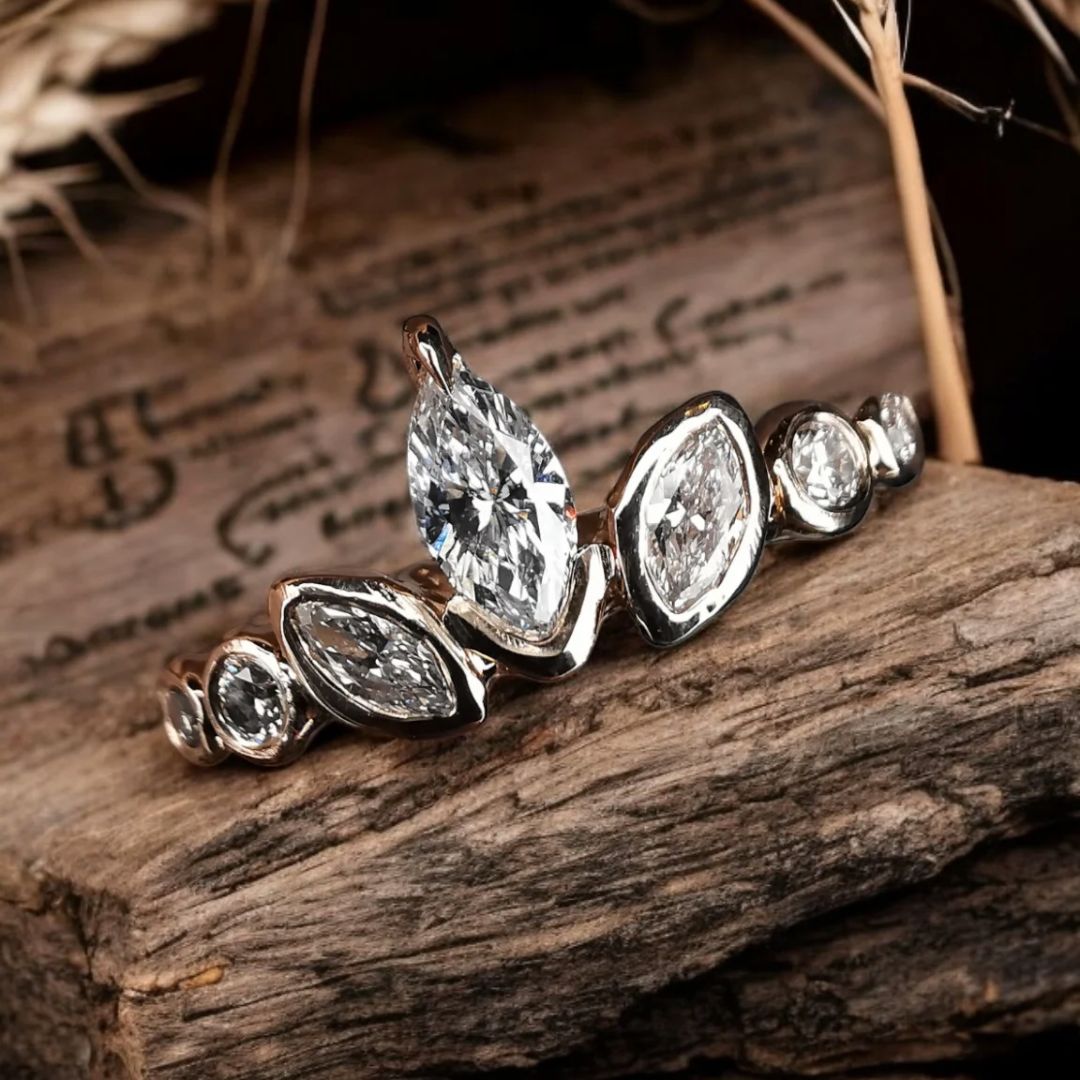 Tiara Raudono Aukso Žiedas