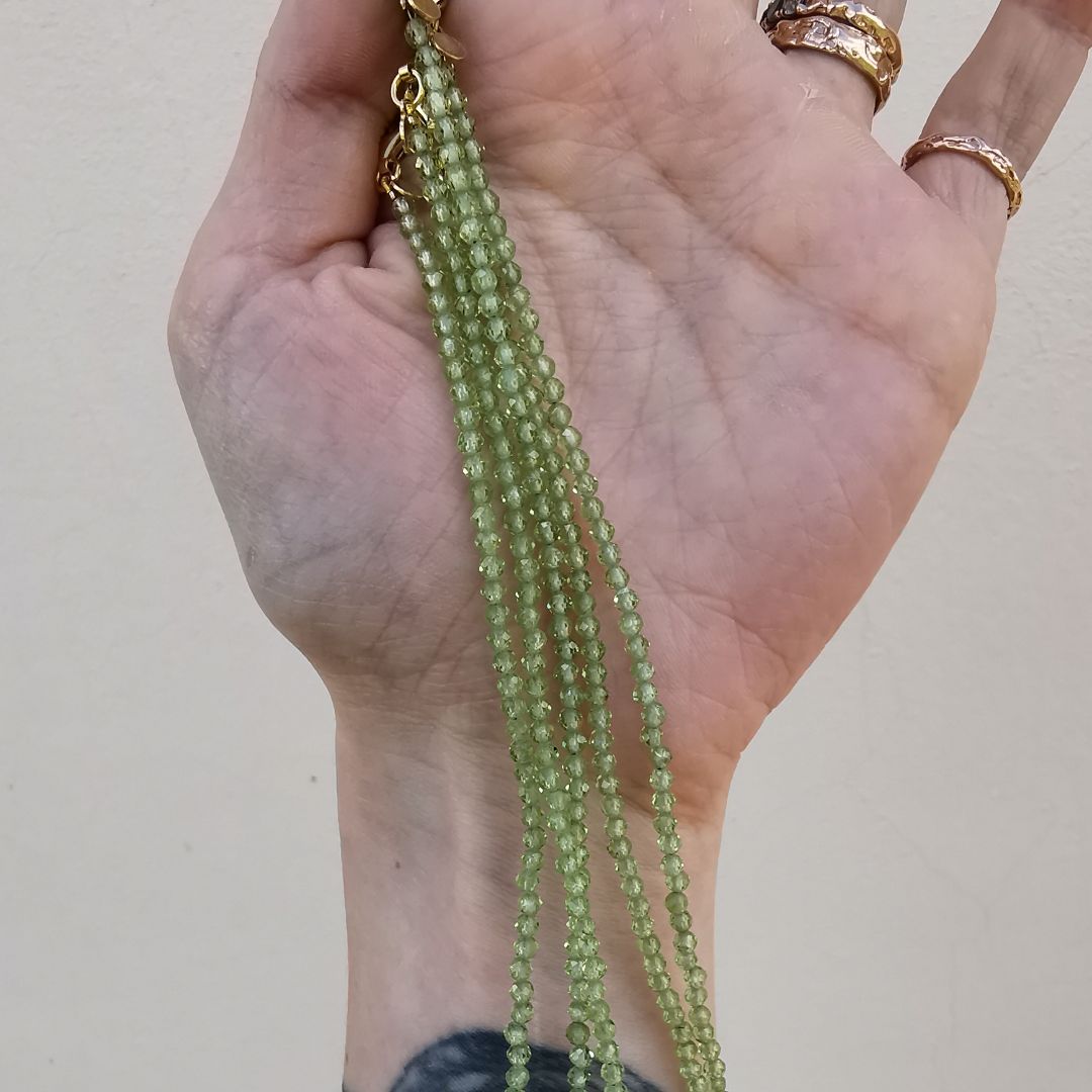 Paauksuoto Sidabro Apyrankė Su Žaliais Peridotais