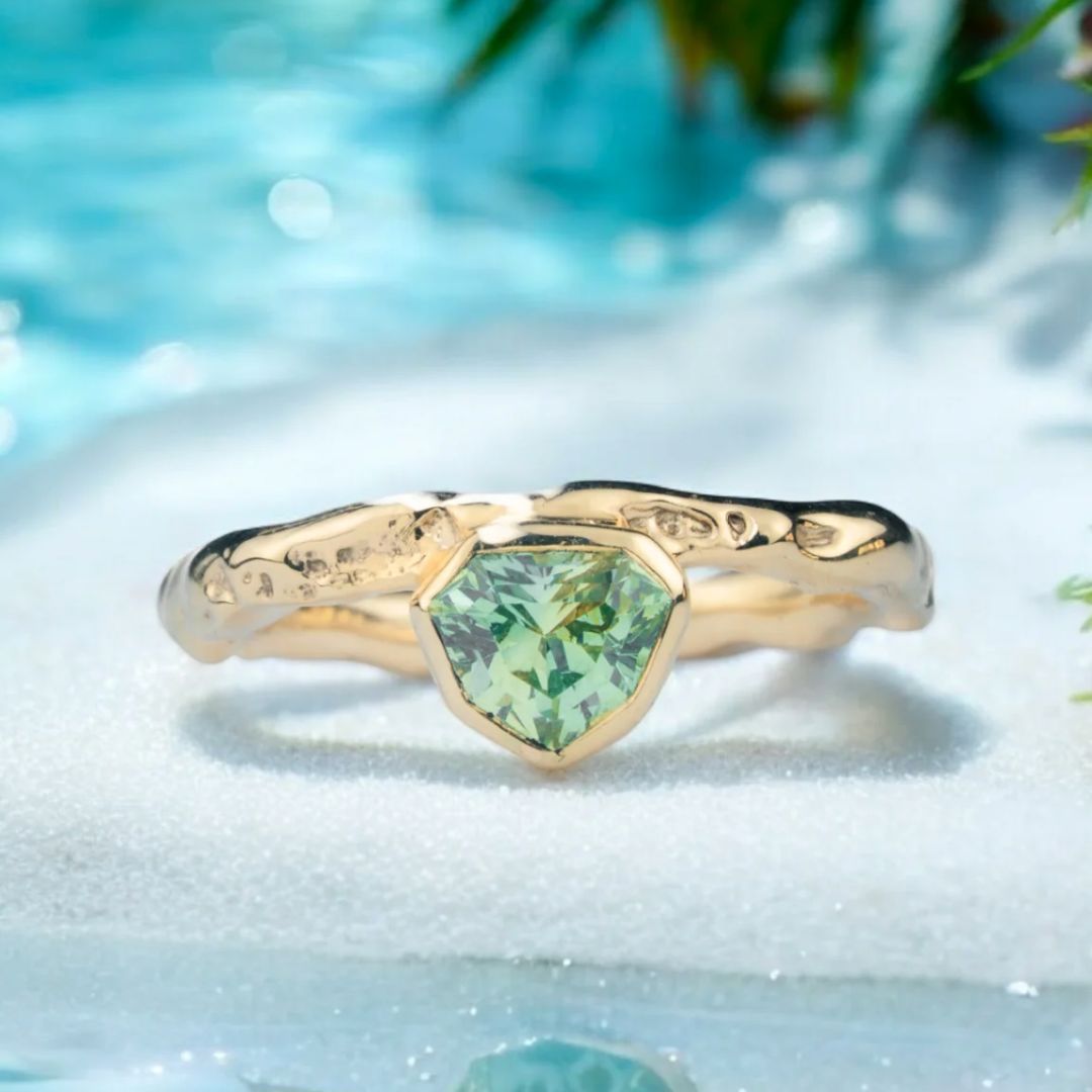 Geltono Aukso Žiedas Su Safyru