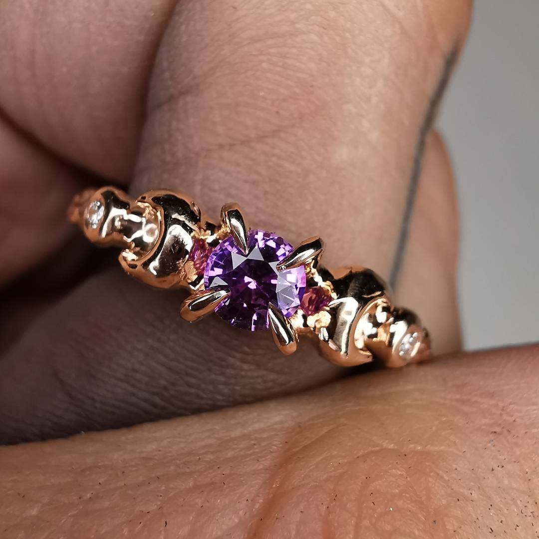 Love You To The Moon...Raudono Aukso Žiedas Su Safyru Ir Deimantais