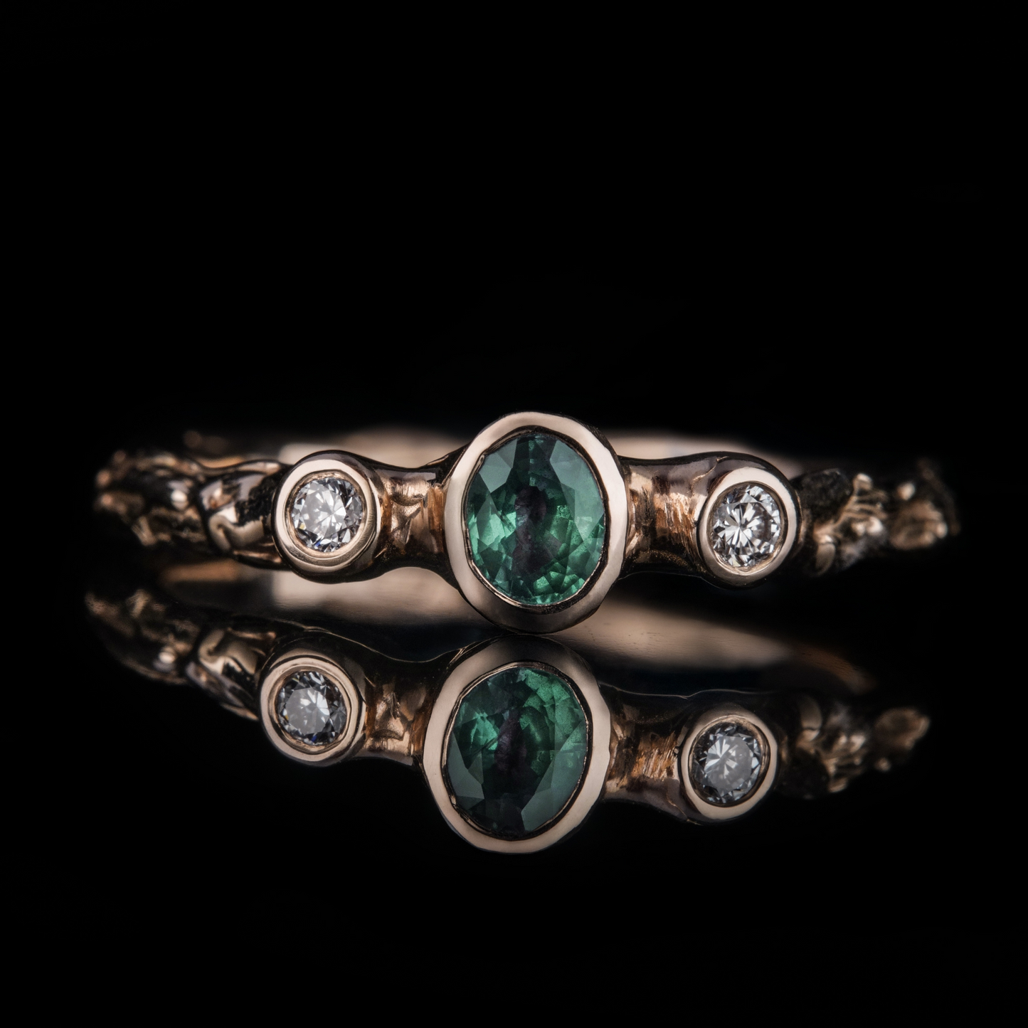 Raudono Aukso Žiedas Su Natūraliu Aleksandritu Ir Lab. Deimantais