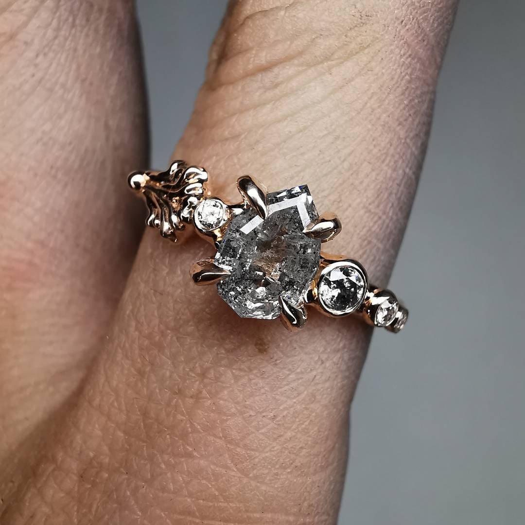 Column Rose Gold Ring With Natural Diamonds