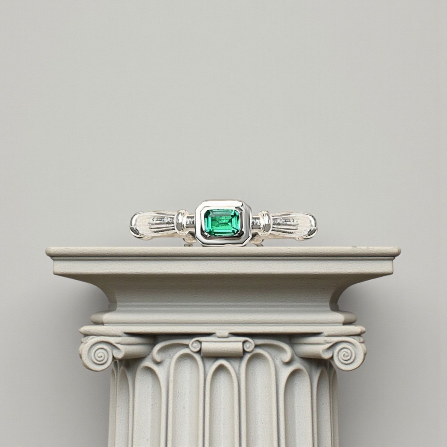 Sidabrinis Column Midi Žiedas Su 3mm Lab. Smaragdu