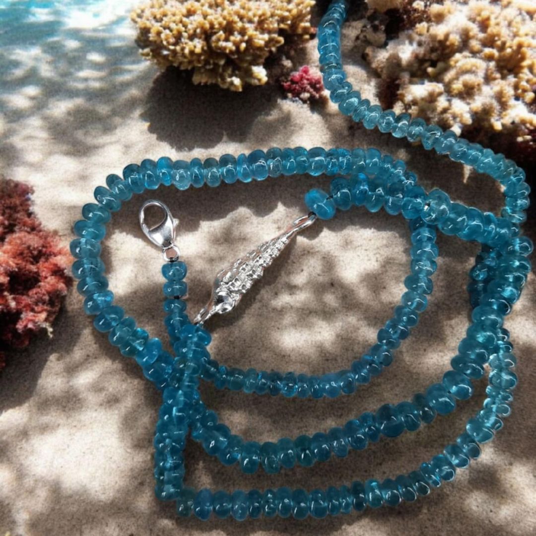 Autorinis Vėrinys Su Sidabro Detalėm Ir Apatitu