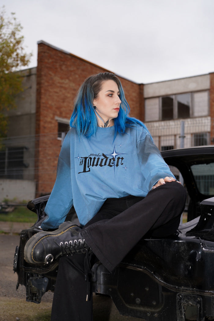 Mėlynas Purkštas Ilgom Rankovėm Su Dideliu Siuvinėtu Logo