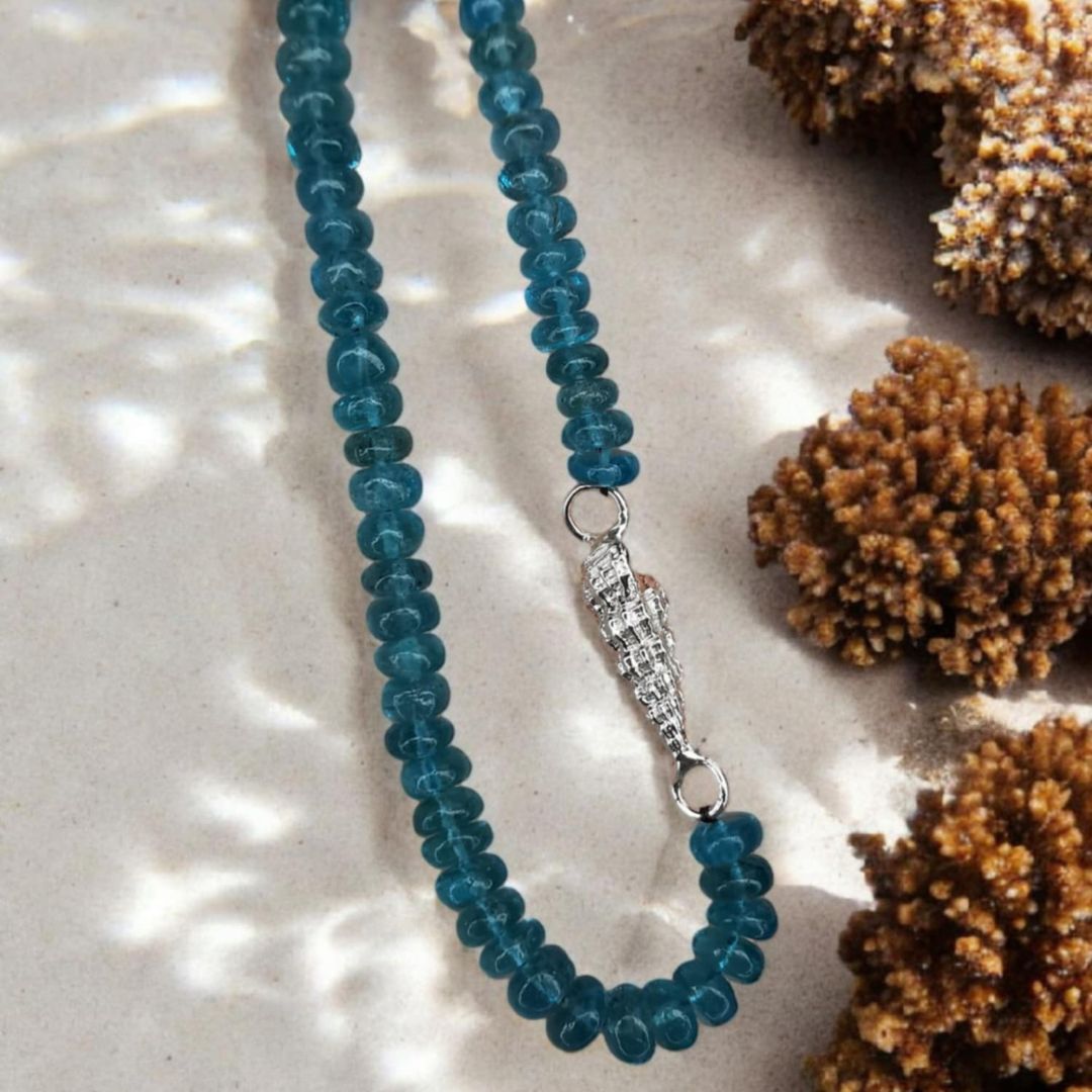 Autorinis Vėrinys Su Sidabro Detalėm Ir Apatitu