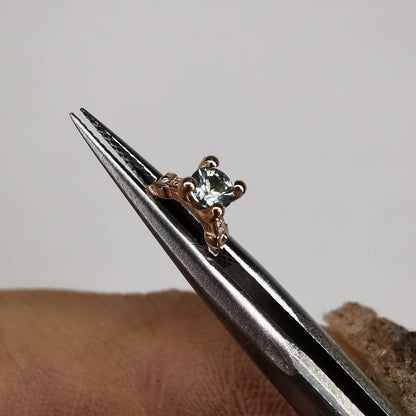 Raudono Aukso Pakabukas Ir 3mm Safyras