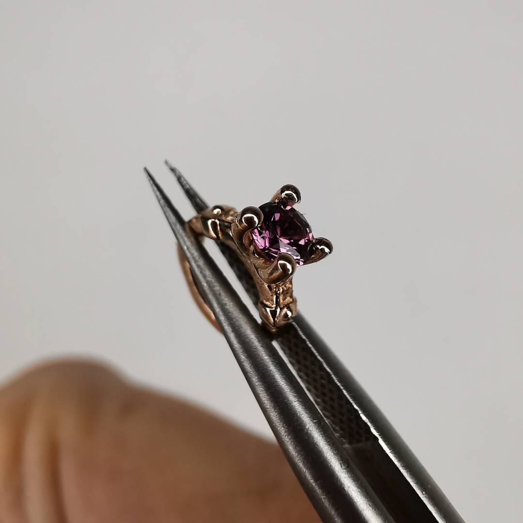 Raudono Aukso Pakabukas Ir 3mm Špinelis