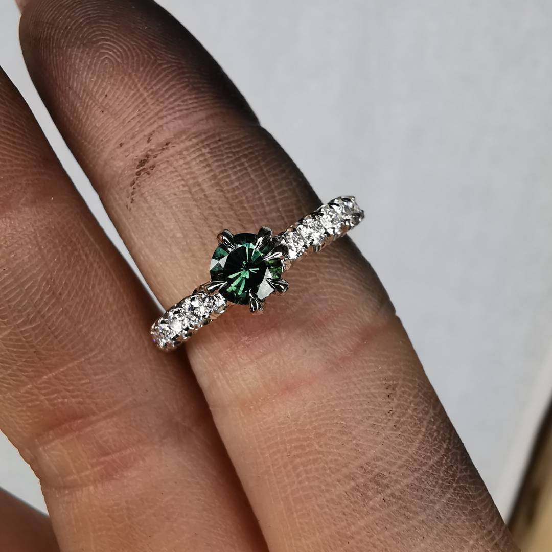 White Gold Ring With Sapphire & Lab. Diamonds