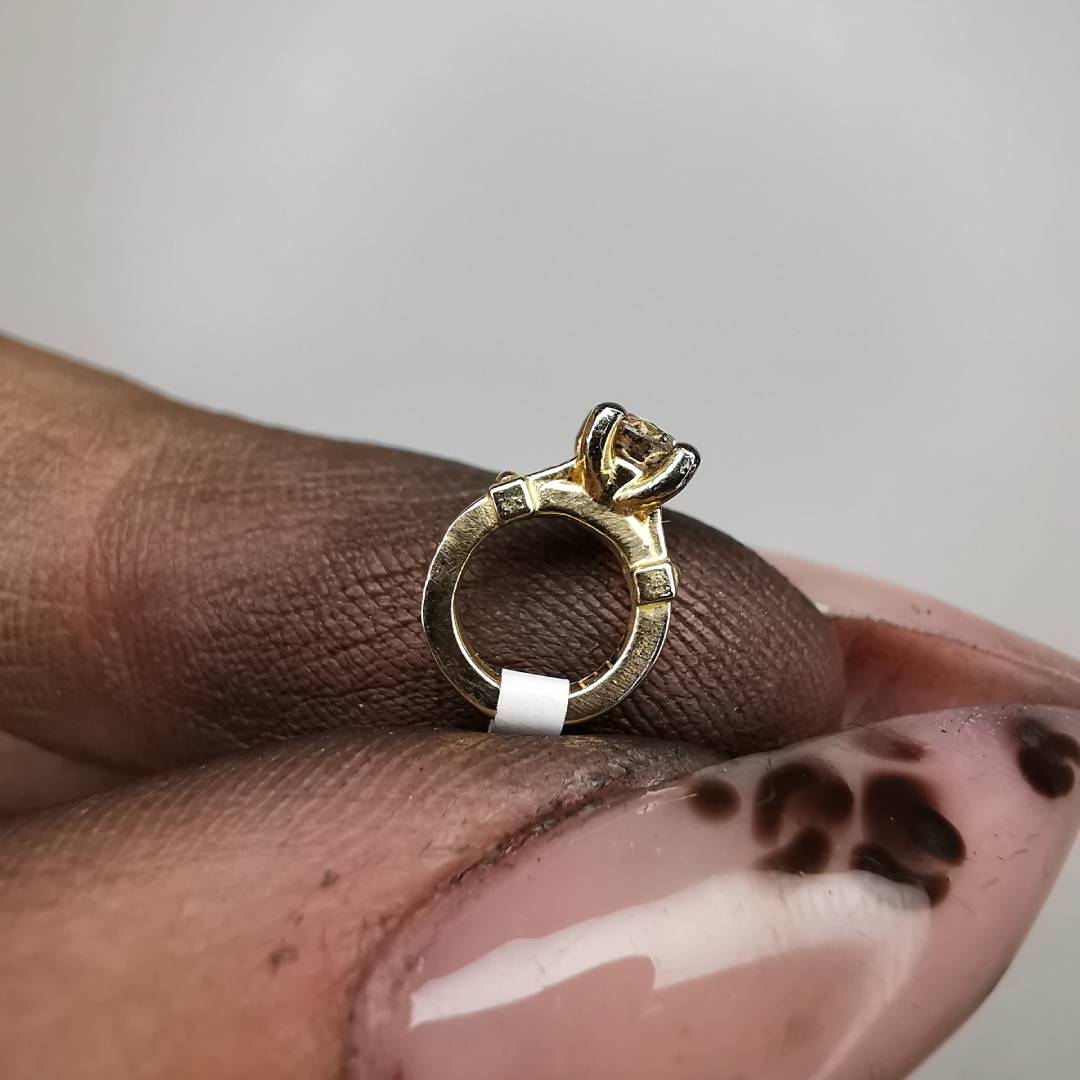 Geltono Aukso Pakabukas Ir 3mm Deimantas
