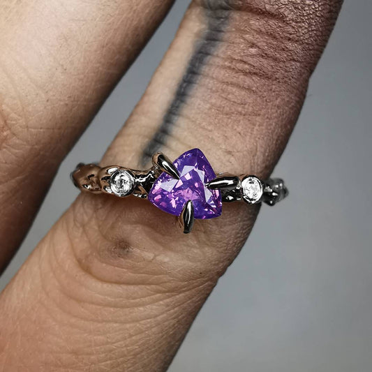 Balto Aukso Autorinis Žiedas Su Safyru Ir Deimantais