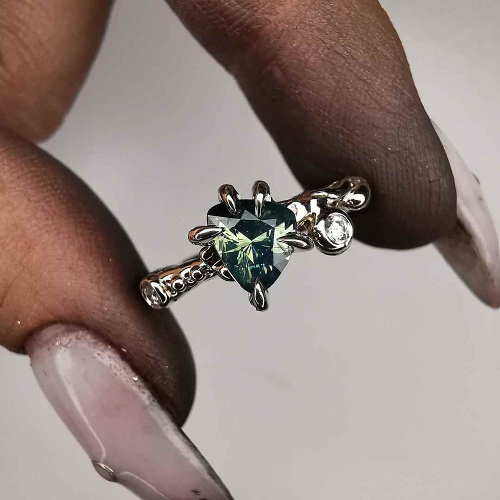 White Gold Ring With Opalescent Sapphire & Diamonds