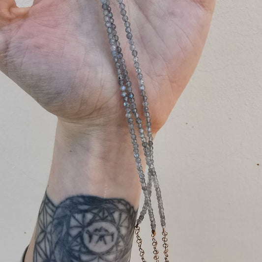 Sidabro Apyrankė Su Labradoritais Paauksuotas Raudonu Auksu