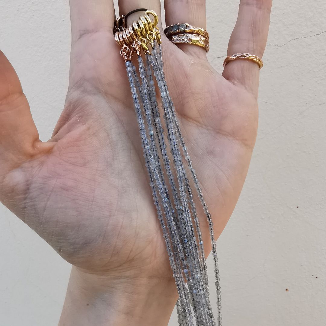 Sidabro Apyrankė Su Labradoritais Auksuota Geltonu Auksu 