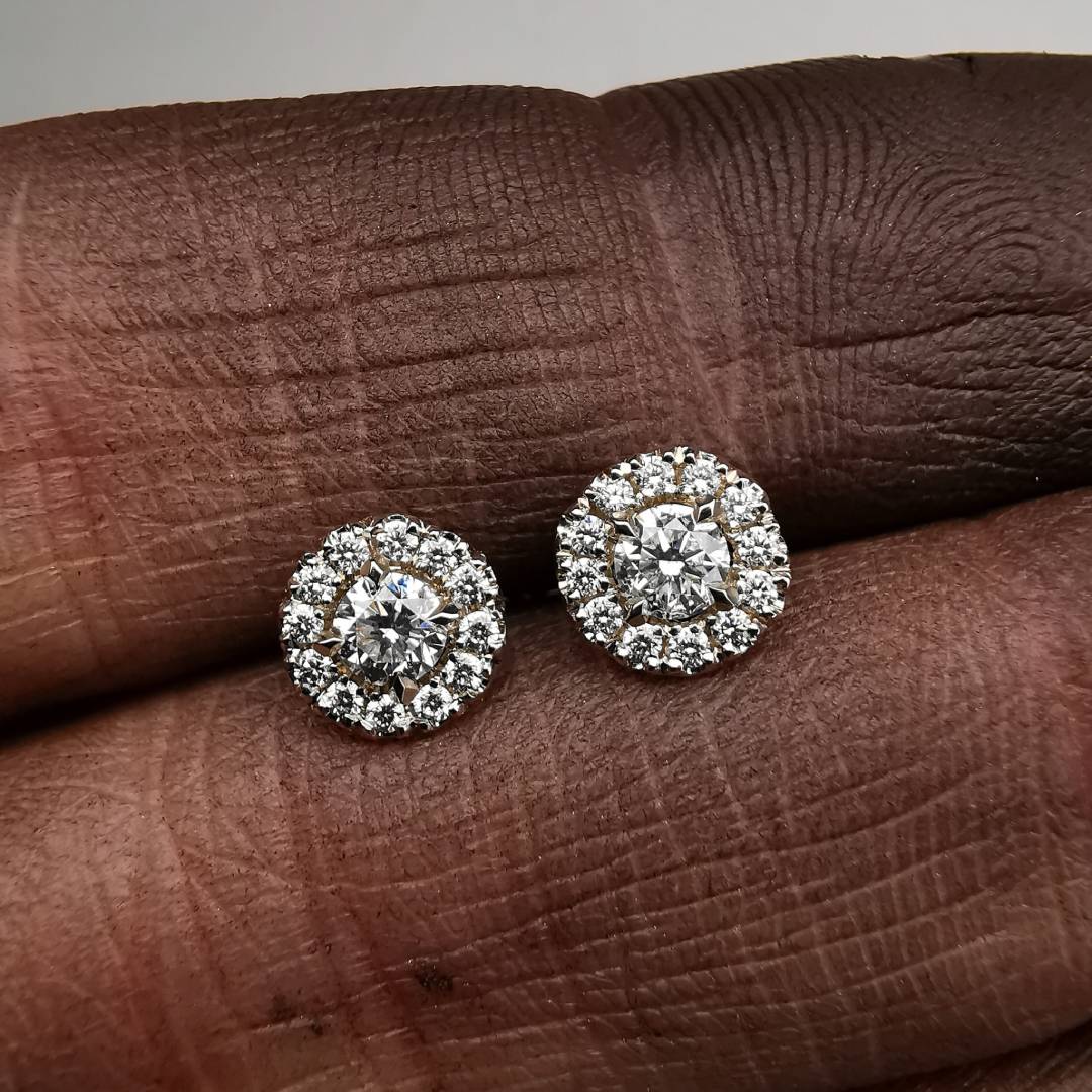 Balto Aukso Auskarai Su  Deimantais