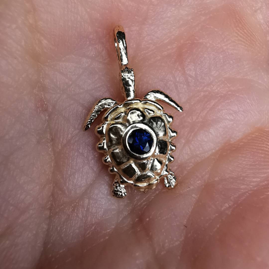 Yellow Gold Turtle Pendant With Sapphire