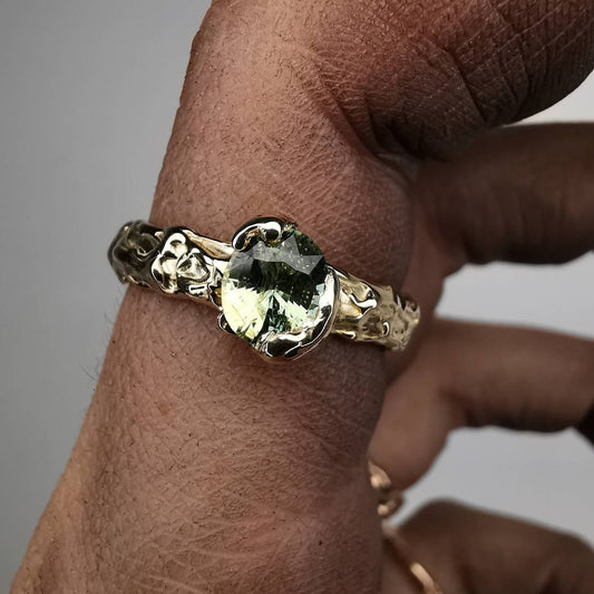 Geltono Aukso Žiedas Su Safyru