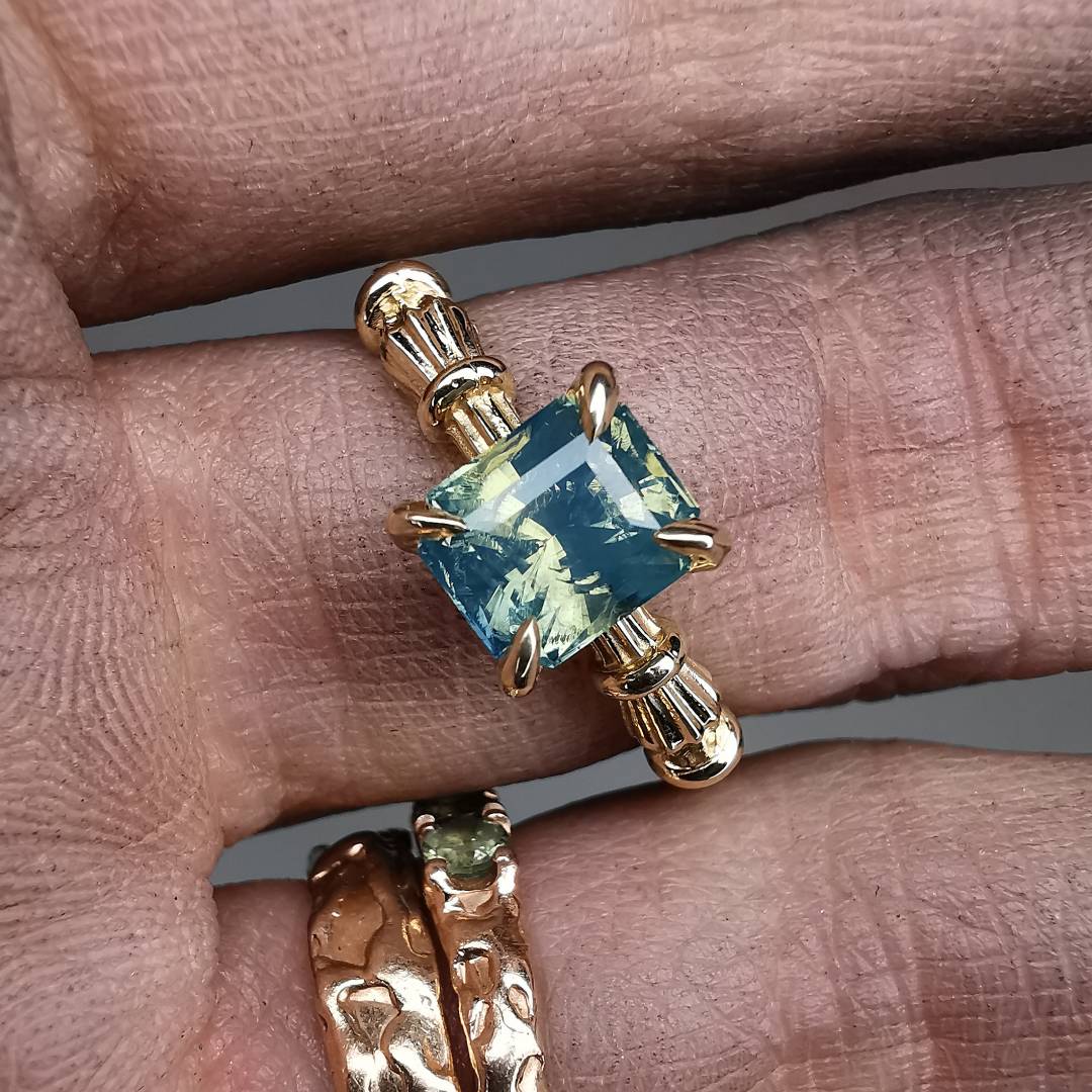 Column I Yellow Gold Ring With Sapphire