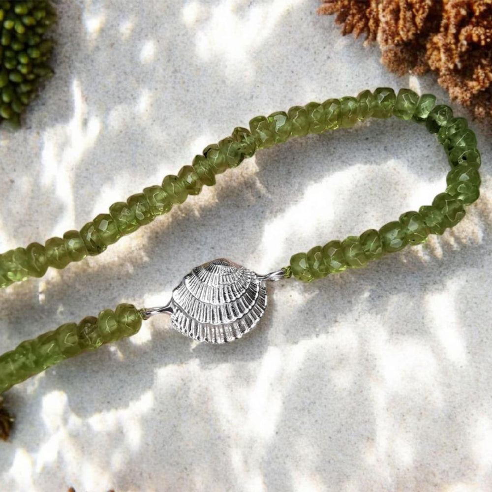 Signature Necklace With Silver Details & Peridot