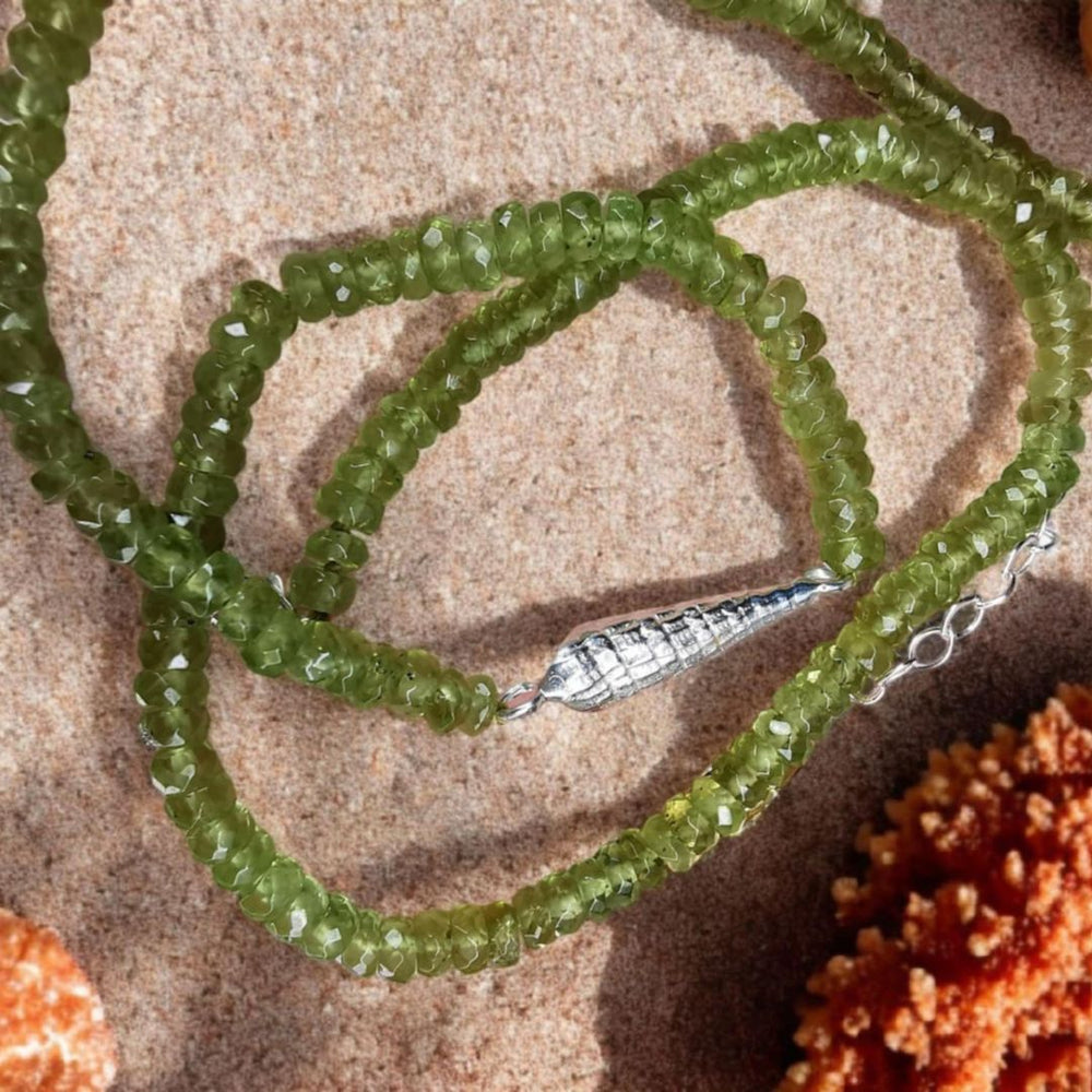 Signature Necklace With Silver Details & Peridot