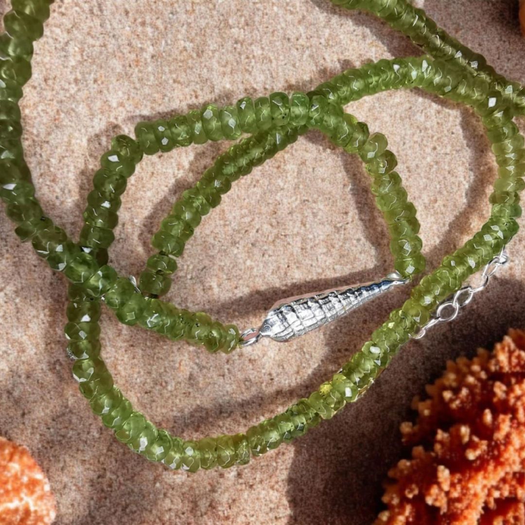 Signature Necklace With Silver Details & Peridot