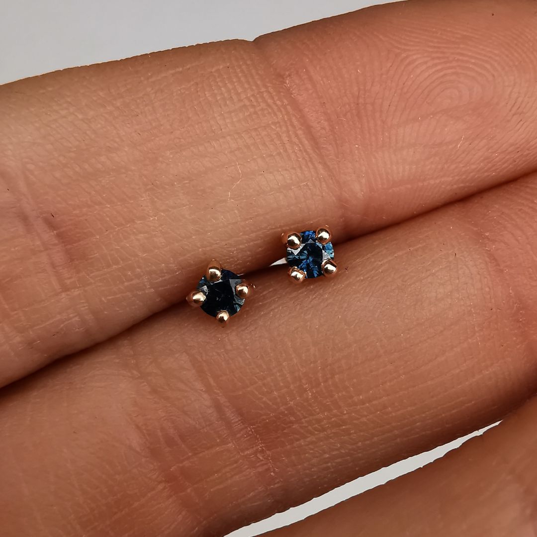 Auskarai Su 3 mm Safyrais