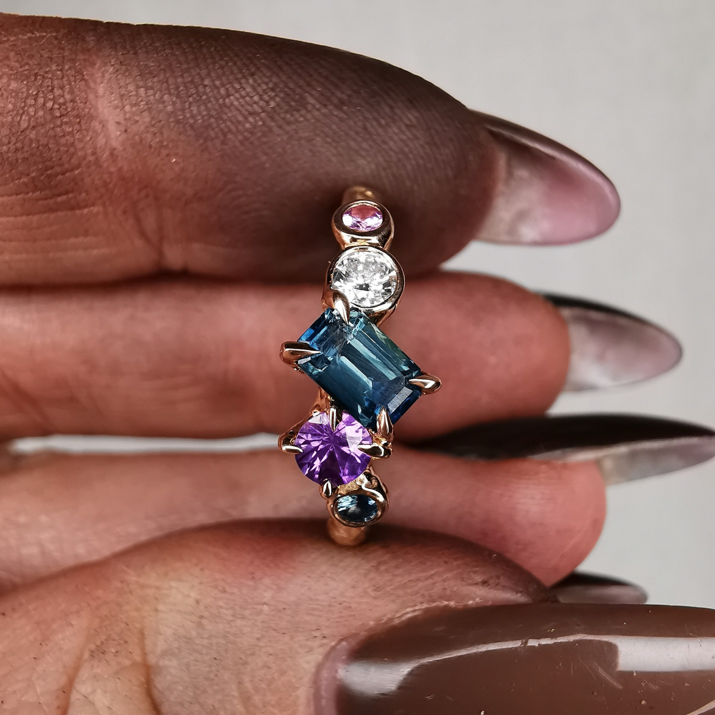 A Bouquet Of Flowers Raudono Aukso Žiedas