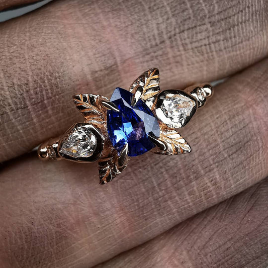 Forest Flower Raudono Aukso Autorinis Žiedas Su Safyru Ir Deimantais