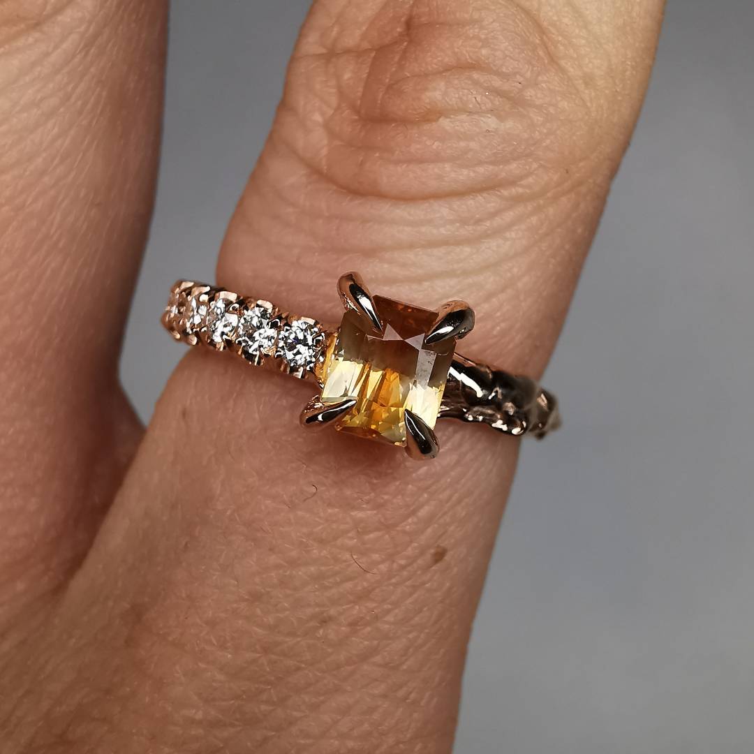 Rose Gold Signature Ring With Sapphire & Diamonds