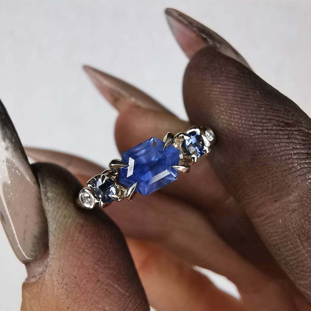 White Gold Ring With Sapphires & Diamonds