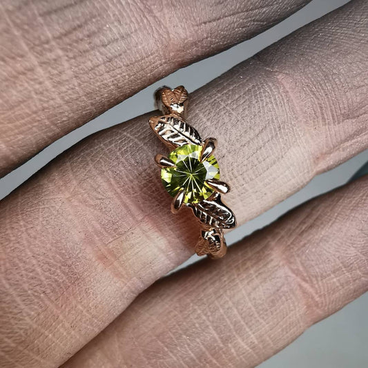 Raudono Aukso Autorinis Žiedas Su Safyru