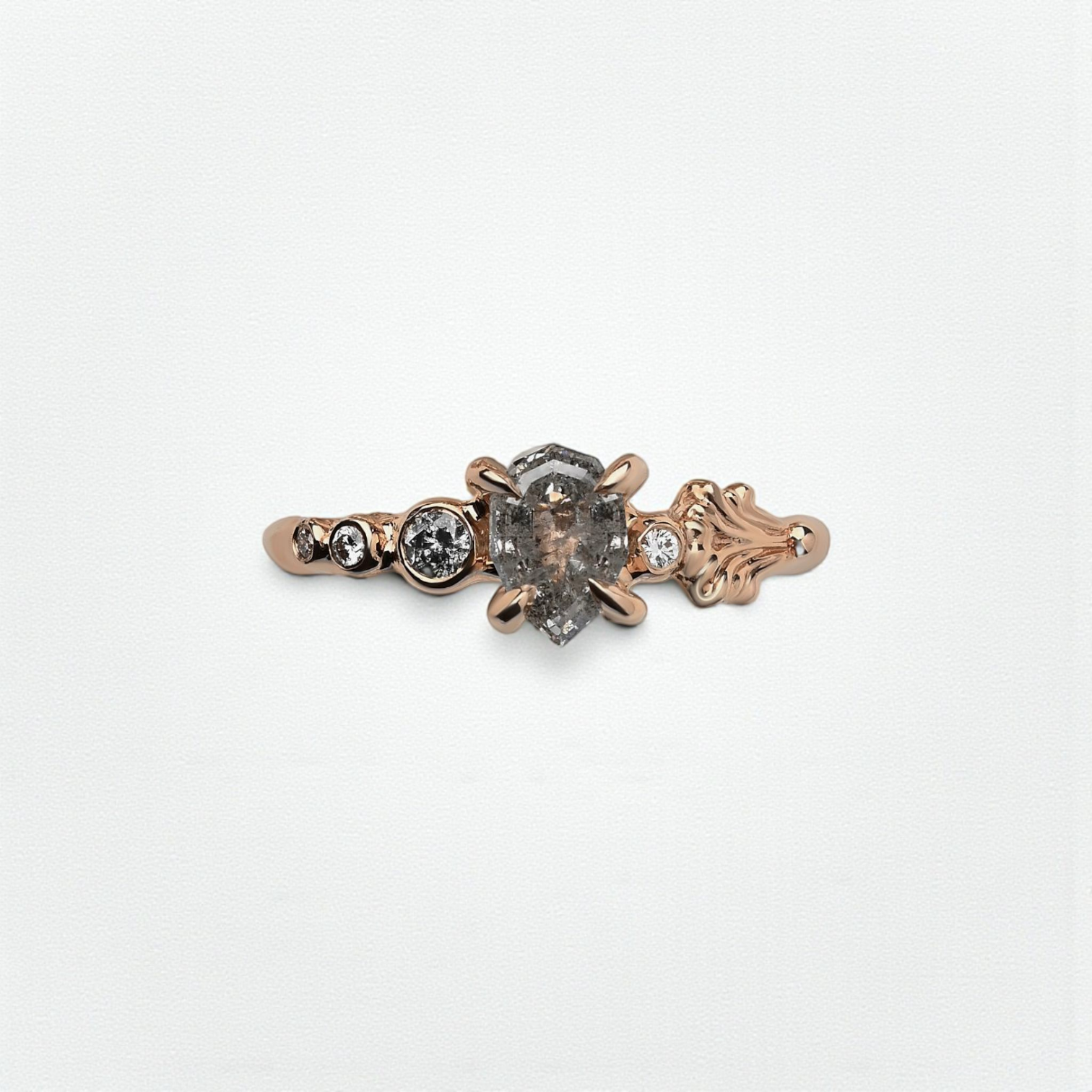 Column Rose Gold Ring With Natural Diamonds