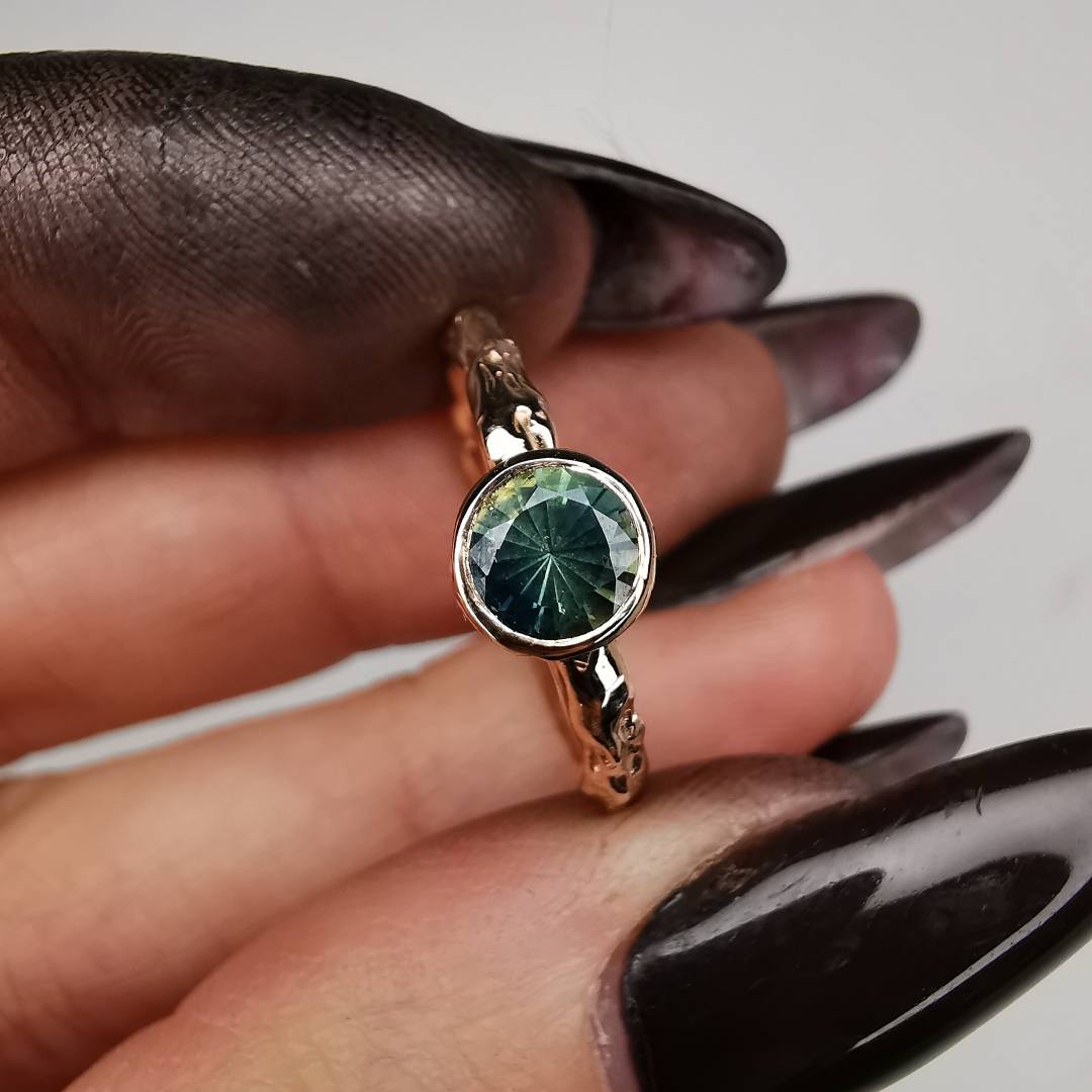 MIDI MAXI Raudono Aukso Žiedas Su Safyru