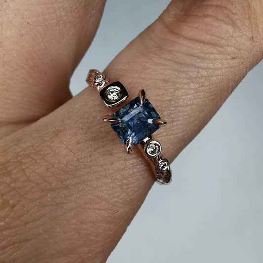 Rose Gold Ring With Sapphire & Diamonds