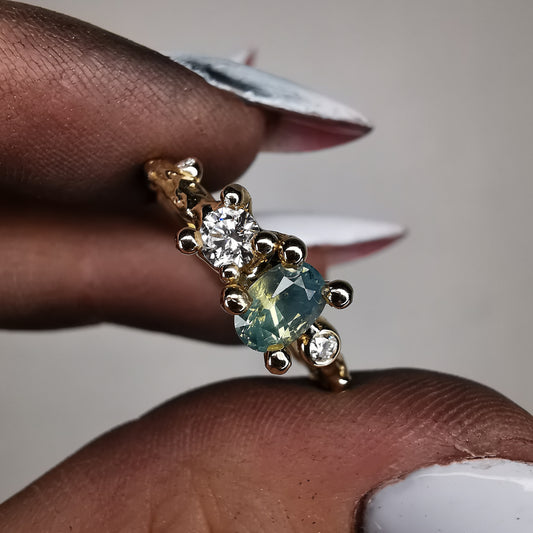 Marry Me Vol. II Geltono Aukso Žiedas Su Lab. Deimantais Ir Safyru