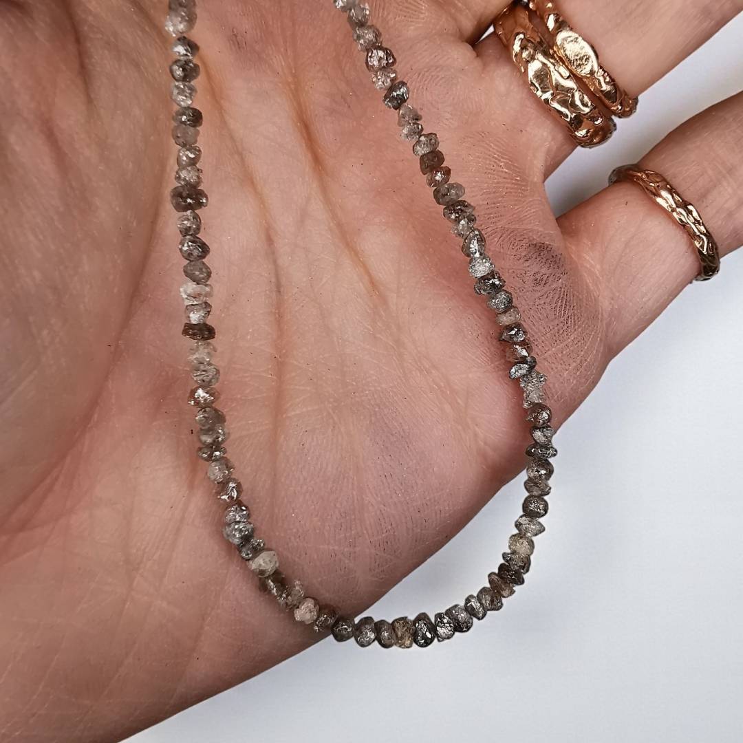Column Necklace With Rough Diamonds And Silver details