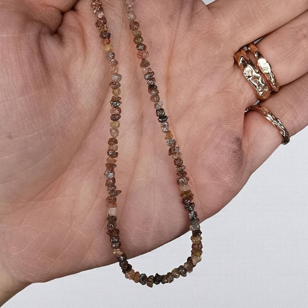 Column Necklace With Rough Diamonds And Silver details